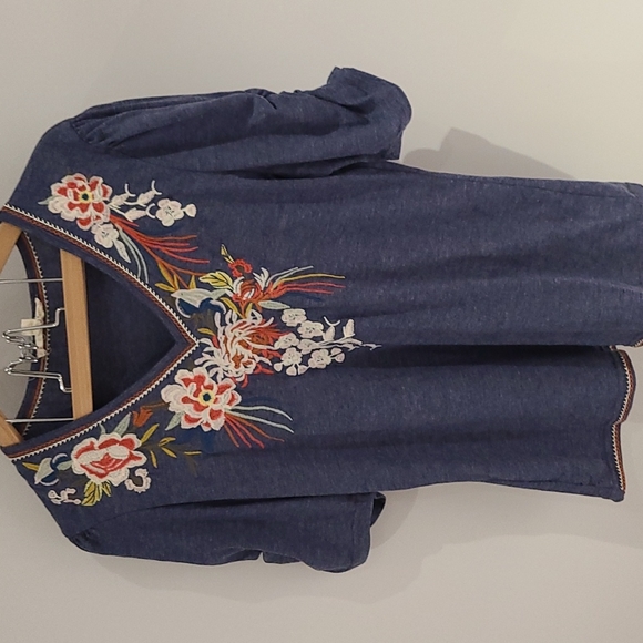 Luna Moon Embroidered Tee - Picture 3 of 8